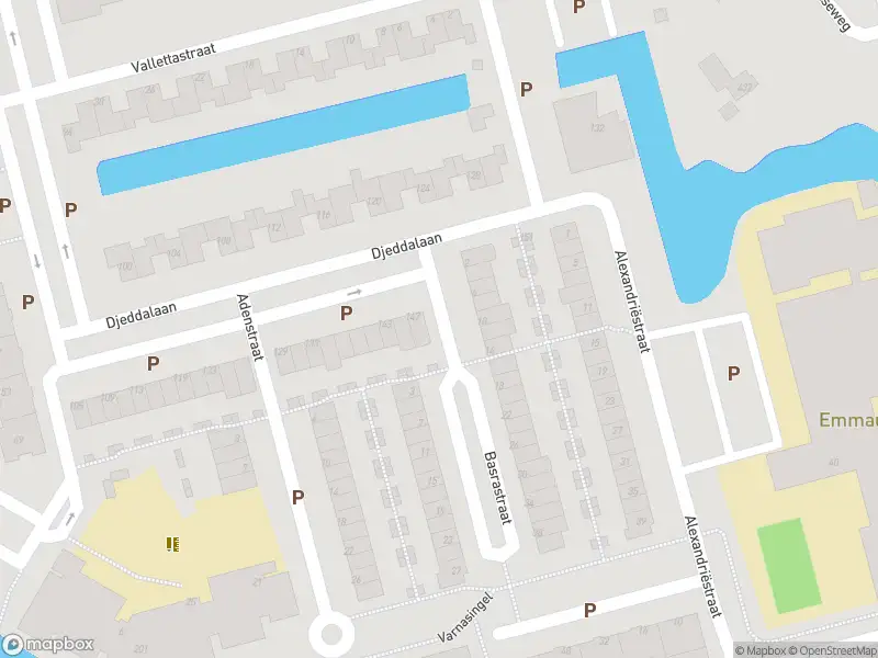 Ambulance met grote spoed naar de Basrastraat in Rotterdam