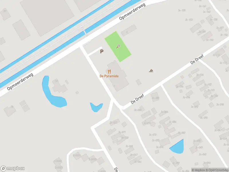 Ambulance met grote spoed naar de De Dreef in Opmeer