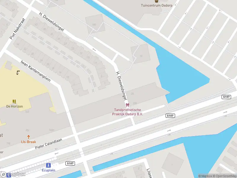 Ambulance met grote spoed naar de H. Diesveldsingel in Amsterdam