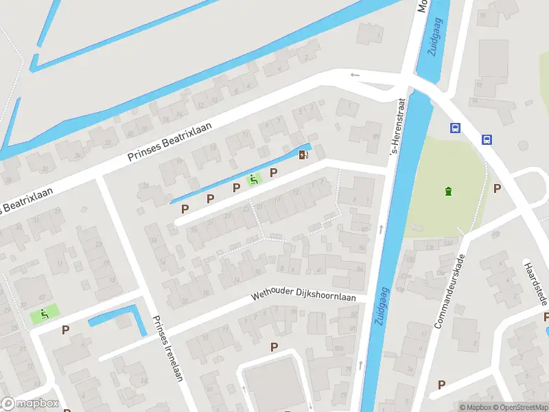 Ambulance met grote spoed naar de De Herenwei in Maasland