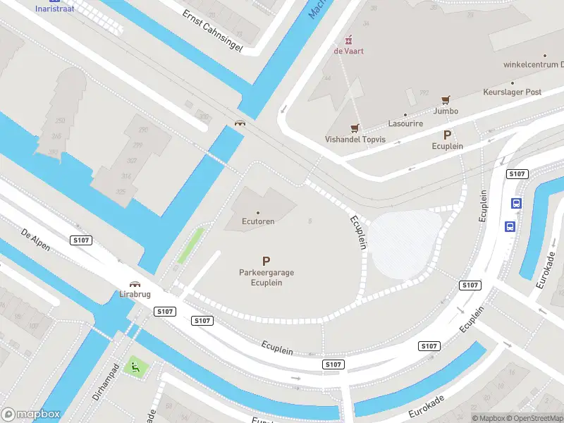Brandweer met grote spoed naar de Ecuplein in Amsterdam vanwege voertuigbrand
