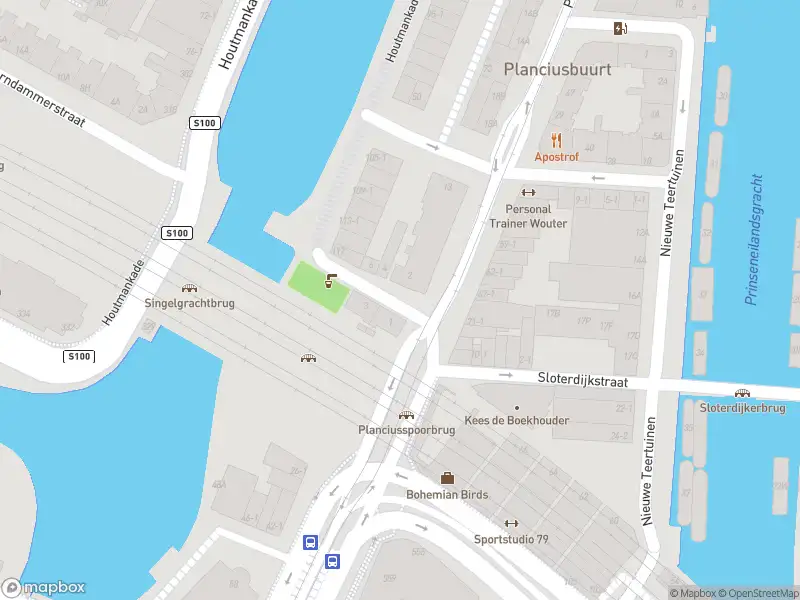 Ambulance met grote spoed naar de Schiemanstraat in Amsterdam