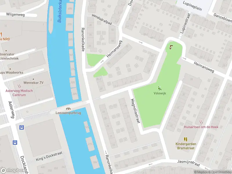 Ambulance met gepaste spoed naar de Geraniumweg in Amsterdam