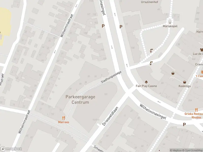 Ambulance met grote spoed naar de Stadhuispassage in Weert