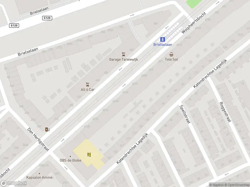 Ambulance met grote spoed naar de Hellevoetstraat in Rotterdam