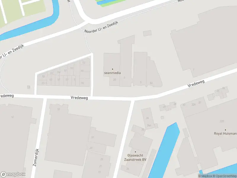 Brandweer met gepaste spoed naar de Vredeweg in Zaandam vanwege waarnemen gaslucht