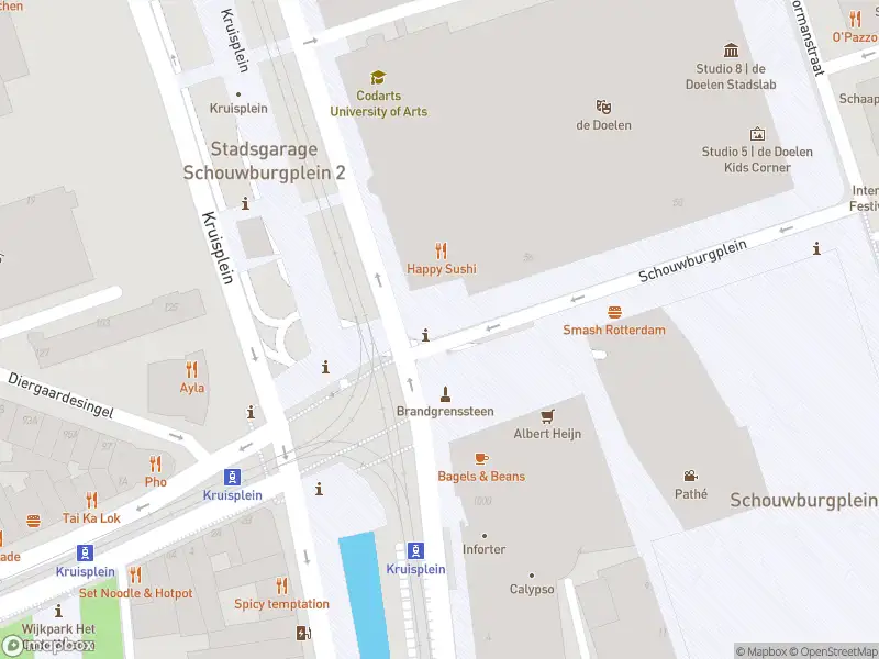 Ambulance met gepaste spoed naar de Kruisplein in Rotterdam