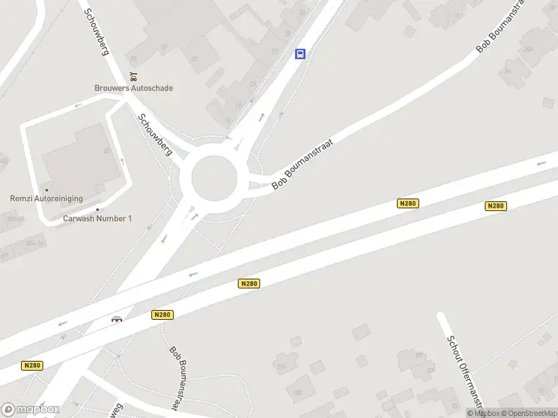 Brandweer met gepaste spoed naar de Lindelaan in Roermond vanwege een liftopsluiting