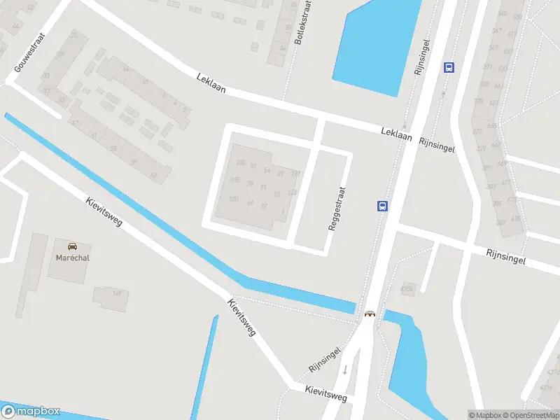 Ambulance met gepaste spoed naar de Reggestraat in Ridderkerk