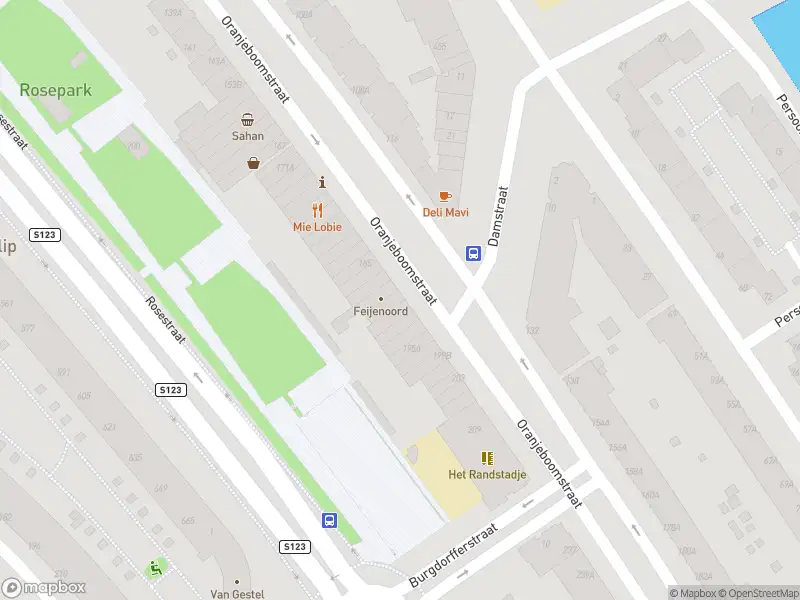 Ambulance met gepaste spoed naar de Oranjeboomstraat in Rotterdam