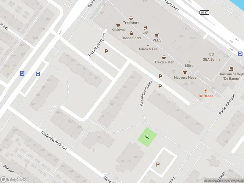 Ambulance met grote spoed naar de Banne Buikslootlaan in Amsterdam
