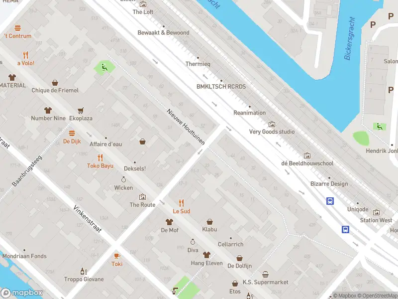 Ambulance met gepaste spoed naar de Buiten Dommersstraat in Amsterdam