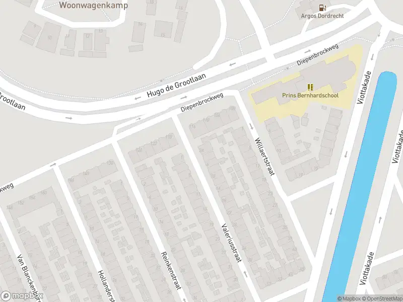 Ambulance met grote spoed naar de Valeriusstraat in Dordrecht