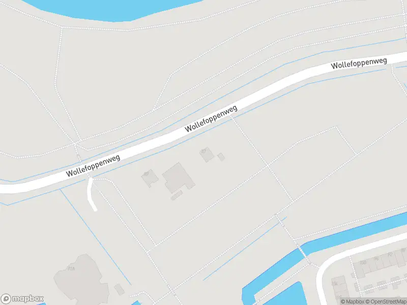 Ambulance met grote spoed naar de Wollefoppenweg in Rotterdam