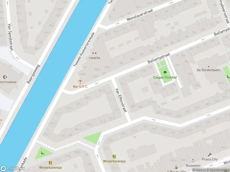 Ambulance met grote spoed naar de Van Effenstraat in Amsterdam