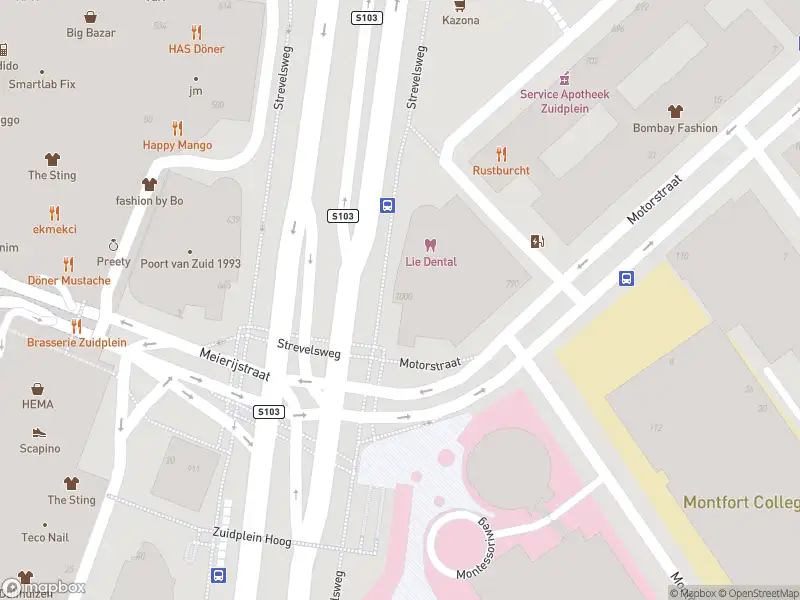 Ambulance met grote spoed naar de Strevelsweg in Rotterdam