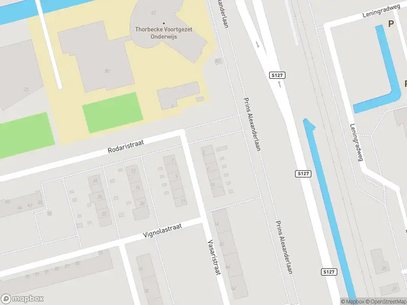 Ambulance met grote spoed naar de Vasaristraat in Rotterdam