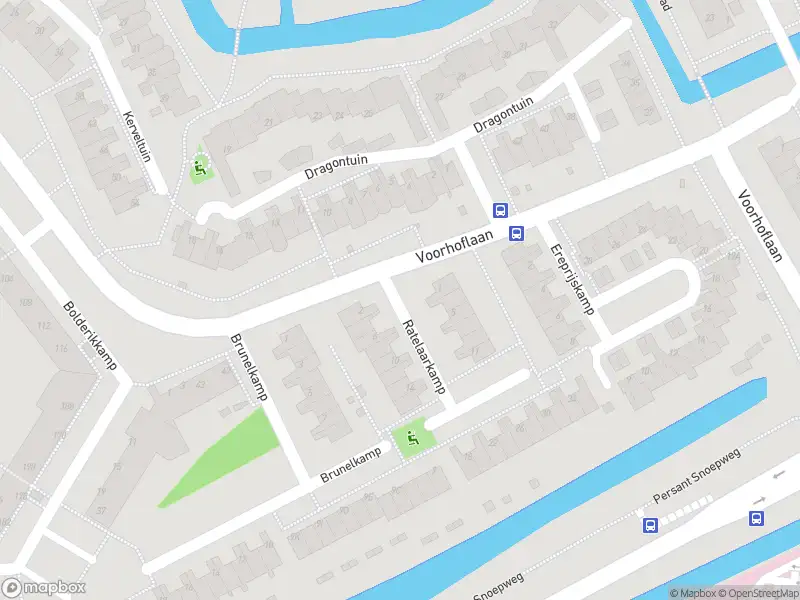 Ambulance met grote spoed naar de Ratelaarkamp in Leiderdorp