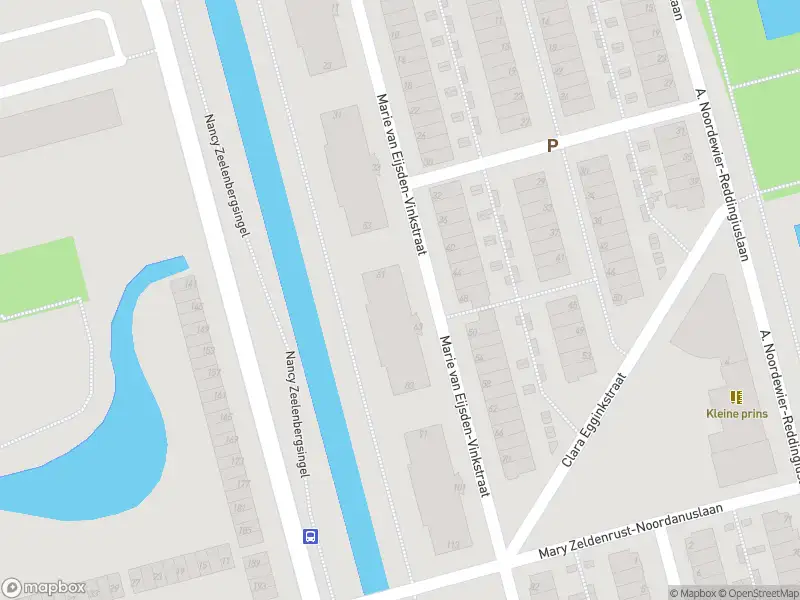 Ambulance met grote spoed naar de Marie van Eijsden-Vinkstraat in Rotterdam