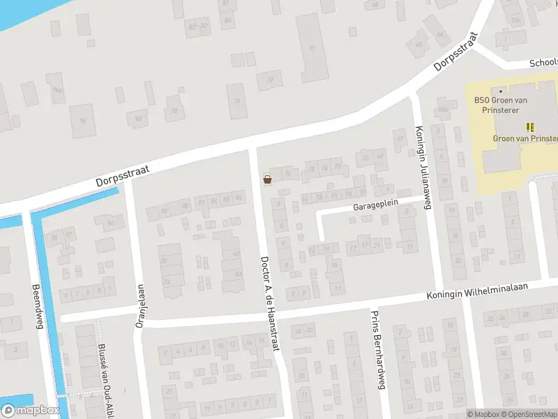 Ambulance met grote spoed naar de Dr. A. de Haanstraat in Oud-Alblas