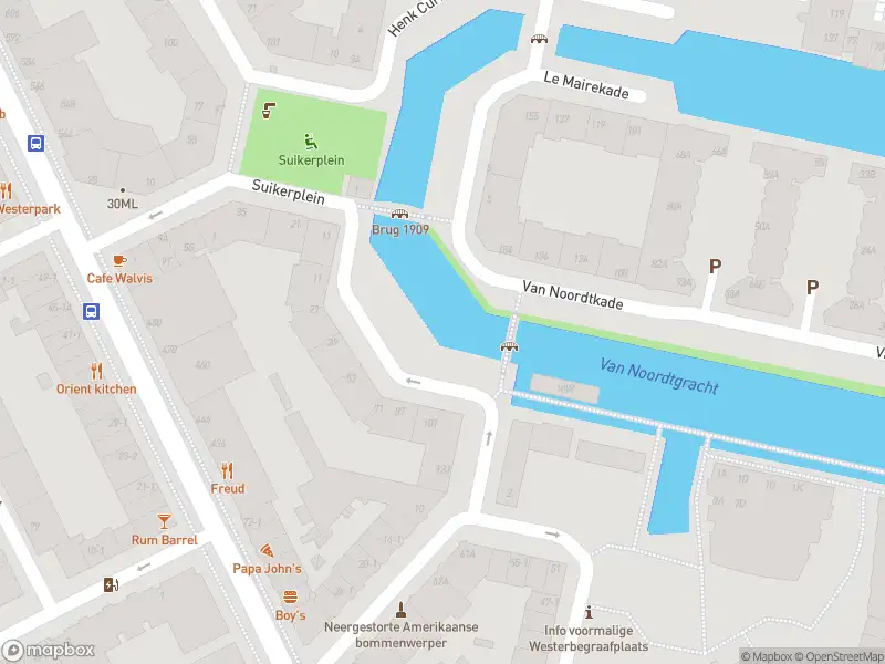 Ambulance met grote spoed naar de Martin Vlaarkade in Amsterdam