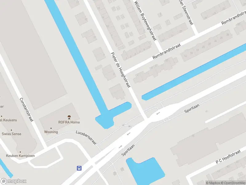 Ambulance met grote spoed naar de Pieter de Hooghstraat in Spijkenisse