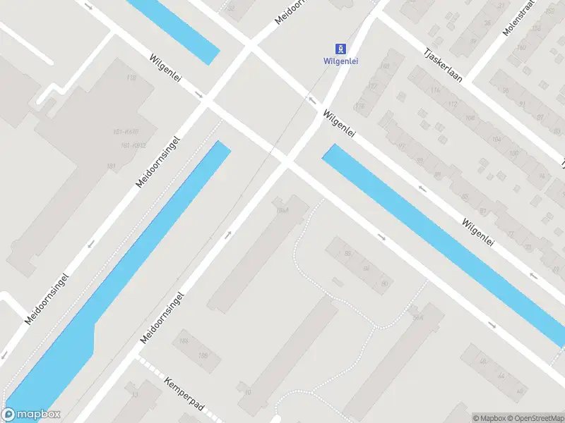Ambulance met grote spoed naar de Wilgenlei in Rotterdam
