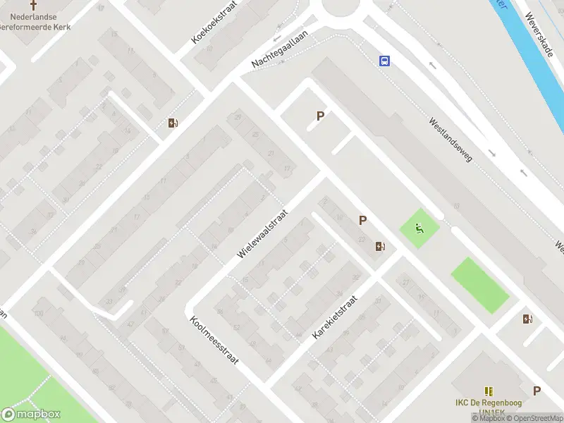 Ambulance met gepaste spoed naar de Wielewaalstraat in Maassluis