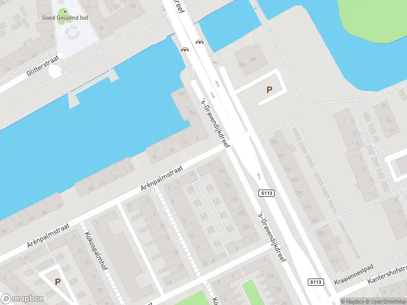 Ambulance met grote spoed naar de Arènpalmstraat in Amsterdam