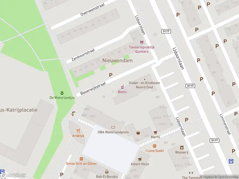 Ambulance met grote spoed naar de Beverwijkstraat in Amsterdam