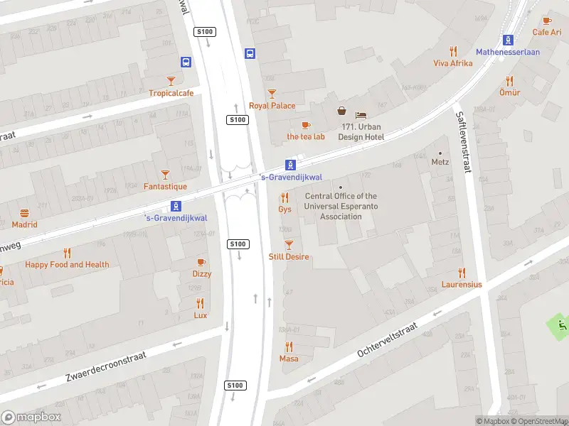 Ambulance met grote spoed naar de 's-Gravendijkwal in Rotterdam