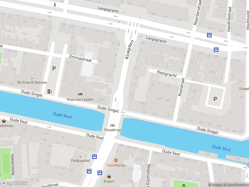 Ambulance met gepaste spoed naar de Klokpoort in Leiden