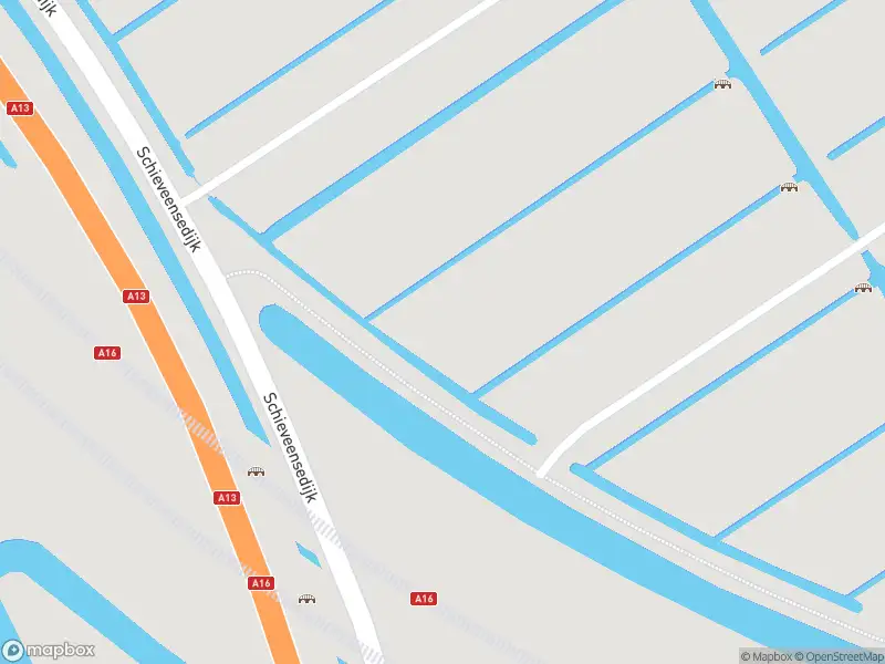 Ambulance met gepaste spoed naar de Schieveensedijk in Rotterdam