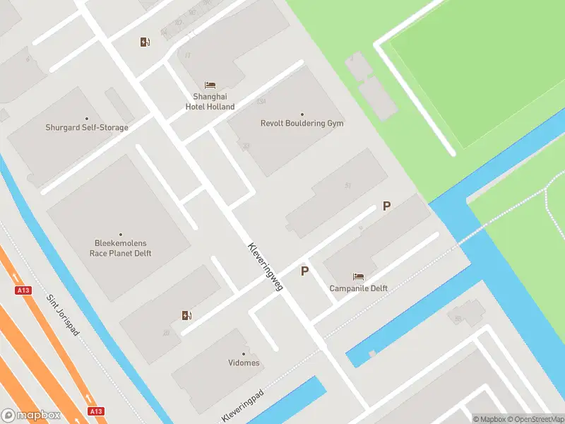 Ambulance met grote spoed naar de Kleveringweg in Delft