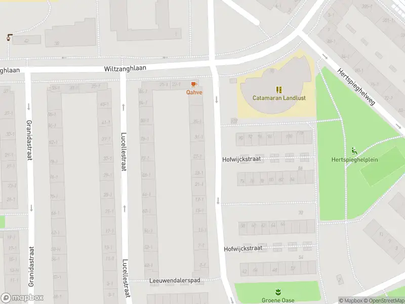 Ambulance met grote spoed naar de Hertspieghelweg in Amsterdam