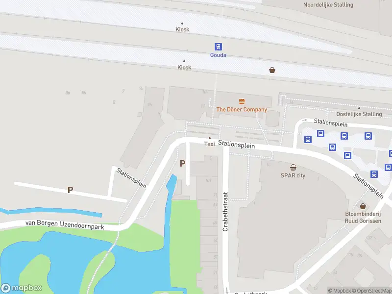 Ambulance met gepaste spoed naar de Stationsplein in Gouda