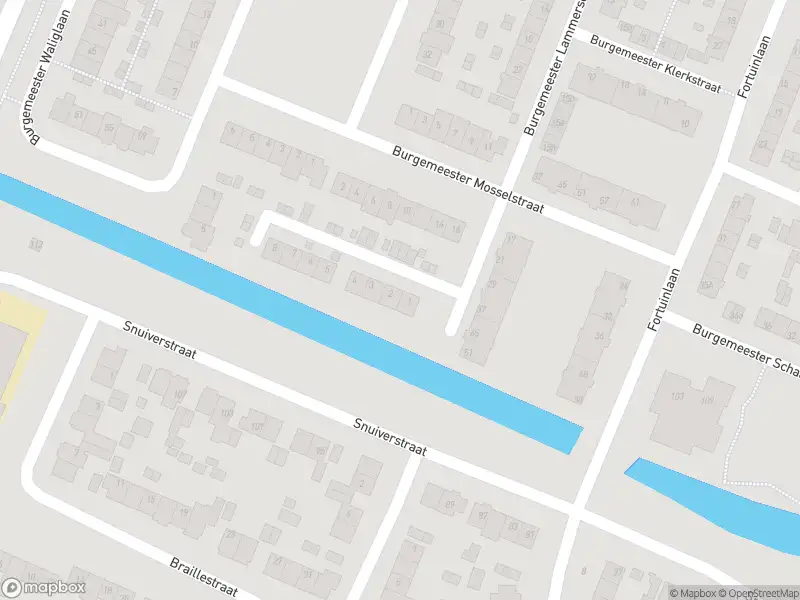 Ambulance met gepaste spoed naar de Burgemeester van Leijdenstraat in Krommenie