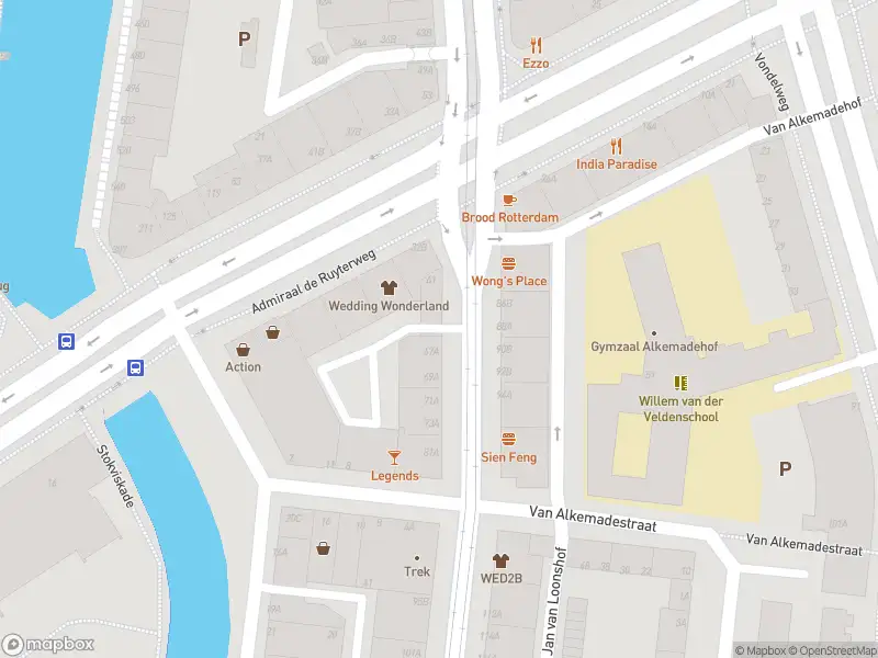 Ambulance met gepaste spoed naar de Jonker Fransstraat in Rotterdam