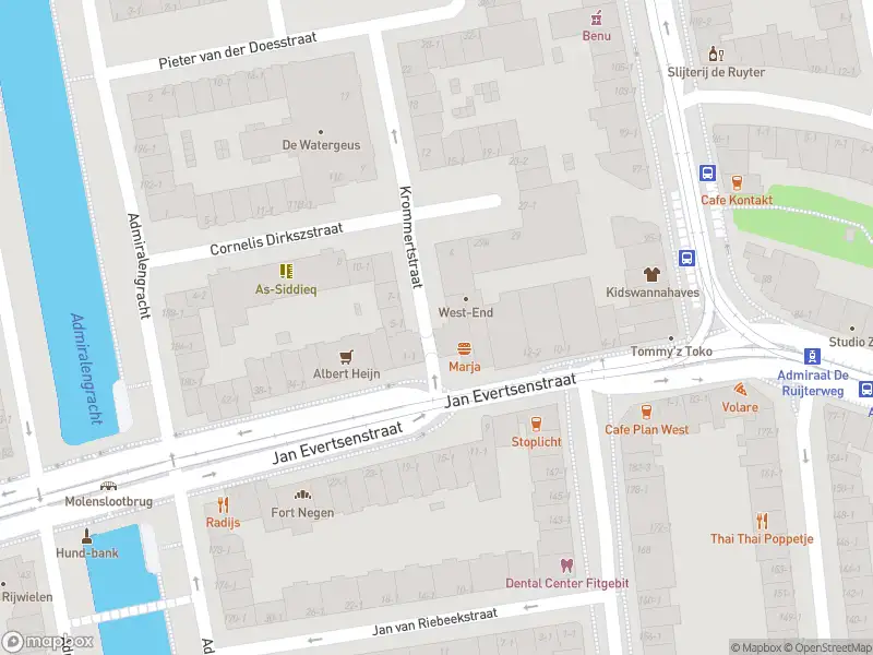 Ambulance met grote spoed naar de Krommertstraat in Amsterdam