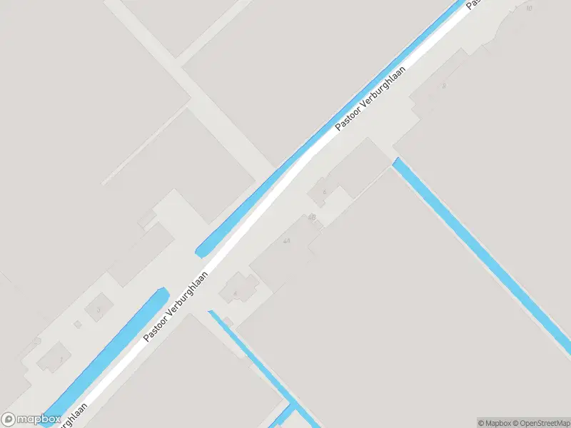 Brandweer met grote spoed naar de Pastoor Verburghlaan in De Lier vanwege gebouwbrand