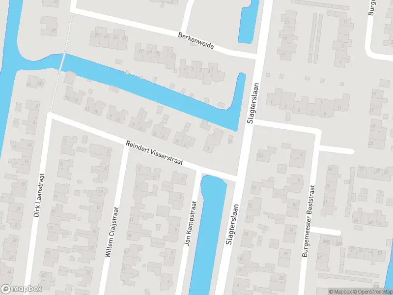 Brandweer met grote spoed naar de Reindert Visserstraat in Berkhout vanwege voertuigbrand