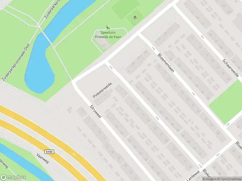 Ambulance met grote spoed naar de Blekerslaan in Rotterdam