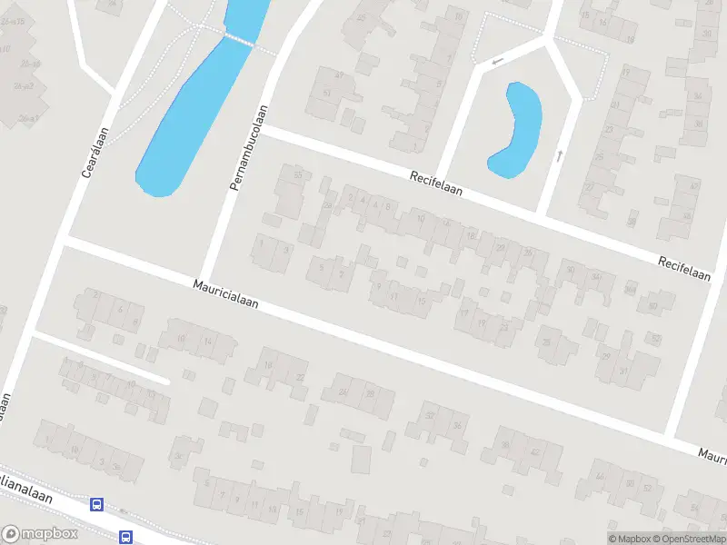 Ambulance met gepaste spoed naar de Adriaan Stoopplein in Overveen