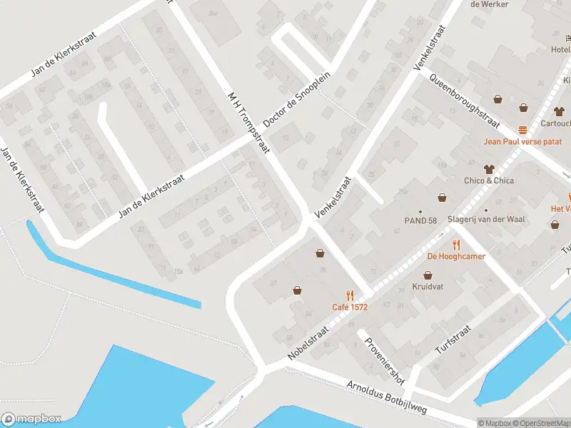 Ambulance met grote spoed naar de M H Trompstraat in Brielle