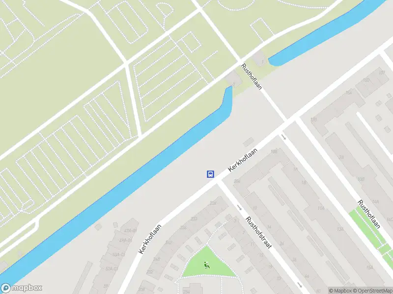 Ambulance met grote spoed naar de Kerkhoflaan in Rotterdam