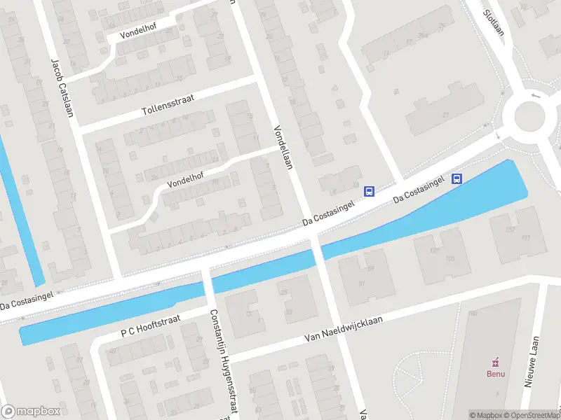 Ambulance met grote spoed naar de Vondellaan in Capelle aan den IJssel