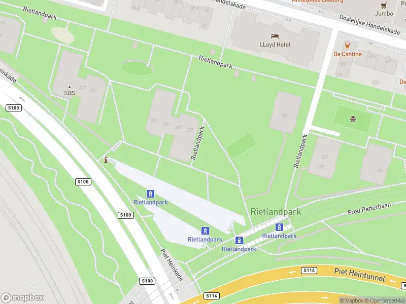 Ambulance met gepaste spoed naar de Oostelijke Handelskade in Amsterdam