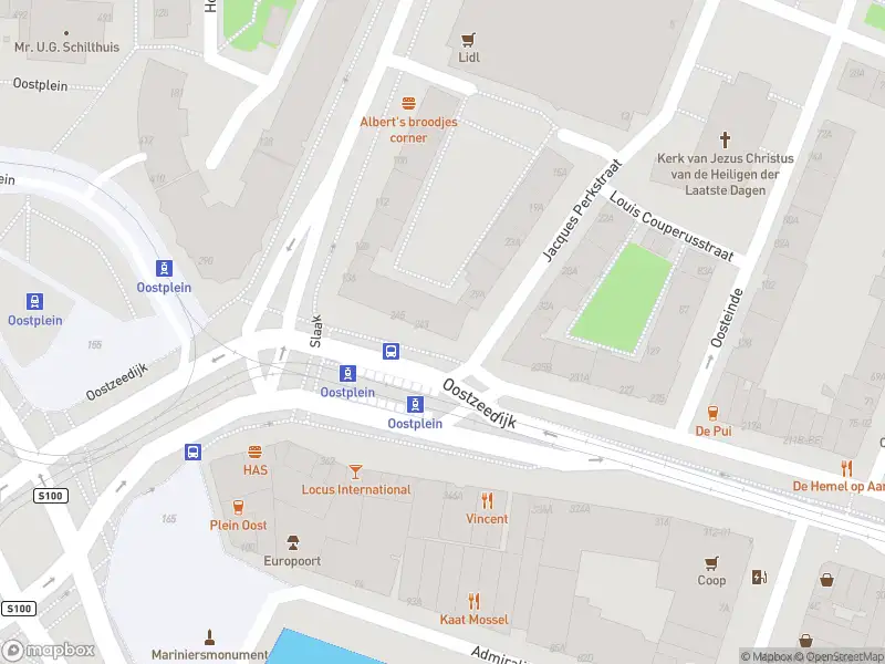 Ambulance met gepaste spoed naar de Oostzeedijk in Rotterdam
