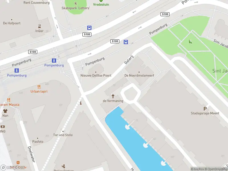 Ambulance met grote spoed naar de Galerij in Rotterdam