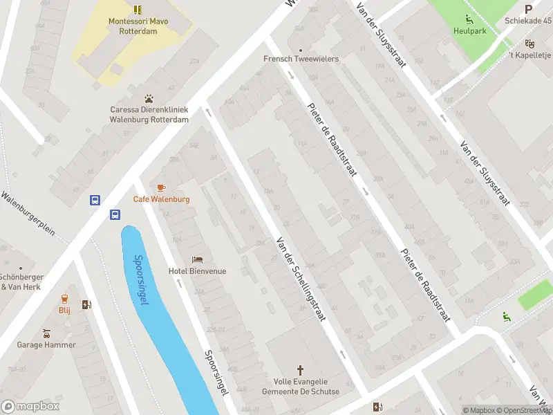Ambulance met gepaste spoed naar de Van der Schellingstraat in Rotterdam
